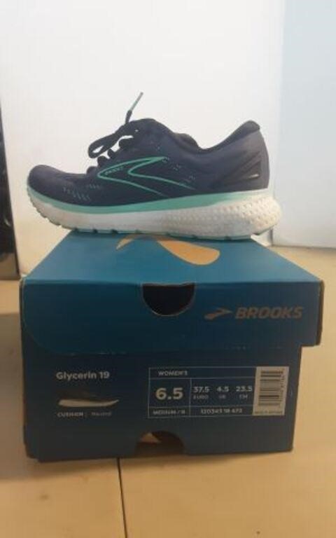 BROOKS MEN AND WOMEN RUNNING SHOES