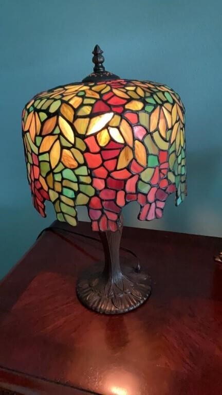 Stained glass table lamp