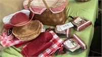 7 wicker baskets, 1picnic basket, 5 paper plate