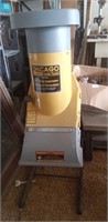 2 1/2 HP ELECTRIC CHIPPER SHREDDER LIKE NEW