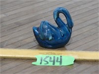 Blue Mountain Pottery Swan 3"x3"x1.5"