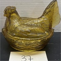 Amber glass nesting hen; 8x6