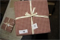 2 TABLE CLOTHS ( ONE OUT OF PKG)