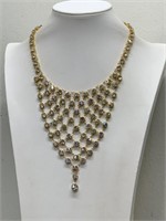 PRETTY BIB STYLE NECKLACE