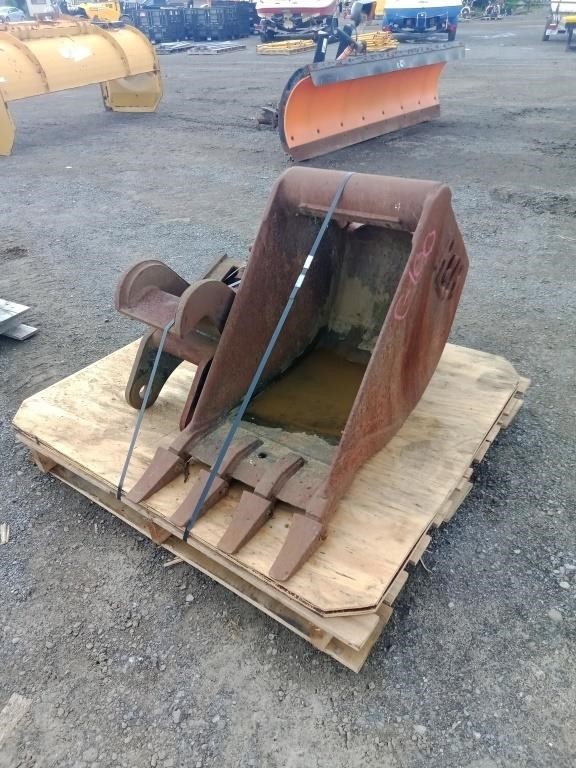 18" 4-Tooth Excavator Bucket