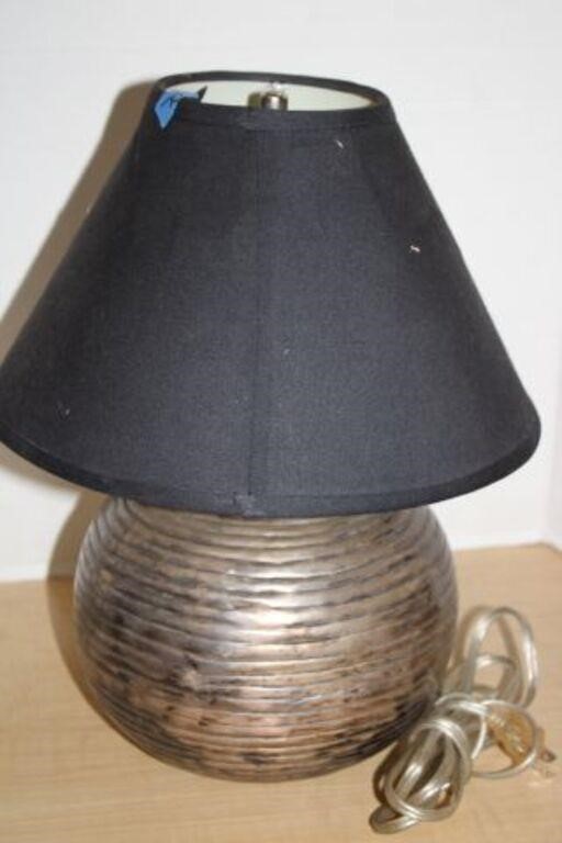 METAL BASED DRESSER LAMP WITH SHADE