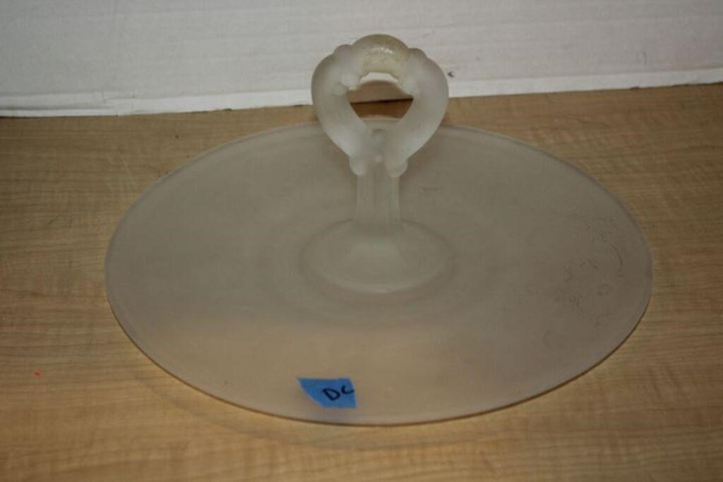 FROSTED CENTER HANDLED TRAY