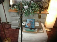 Metal 4 foot tall lamp stand