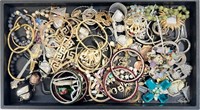 GOOD UNSORTED LOT OF COSTUME JEWELRY PIECES