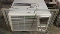 Window AC unit - GE brand