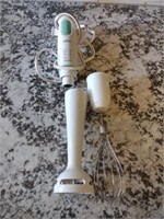 Brain hand mixer with whisk attachment