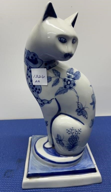 Asian Style Cat Statue Blue / White