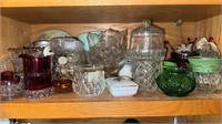1 shelf lot of kitchen glassware, flower vase