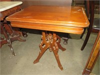 CHERRY FINISH VICTORIAN PARLOR TABLE