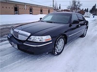 2010 Lincoln Town Car Luxury Signature Limited