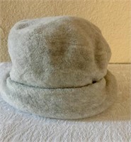 Plush grey hat w/quilted lining