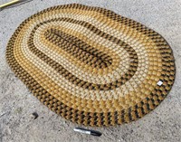 BRAIDED RUG WITH SLIT IN MIDDLE