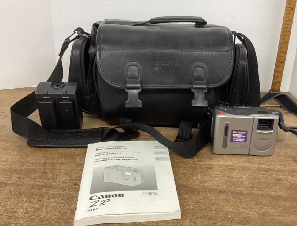 Canon ZR video camcorder with bag