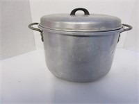 Aluminum stock pot with lid
