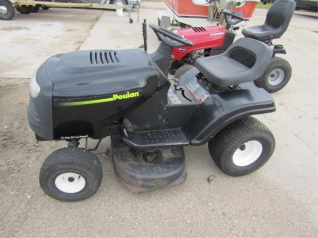 Poulan 38in. Deck, 5 Speed Manual, 15.5HP B&S