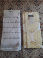 Assorted Kitchen Towels