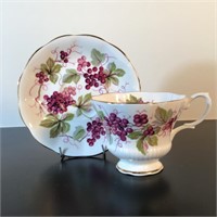 ROYAL ALBERT TEACUP & SAUCER