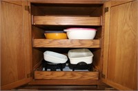 CONTENTS OF CABINET IN KITCHEN - TUPPERWARE BOWLS,