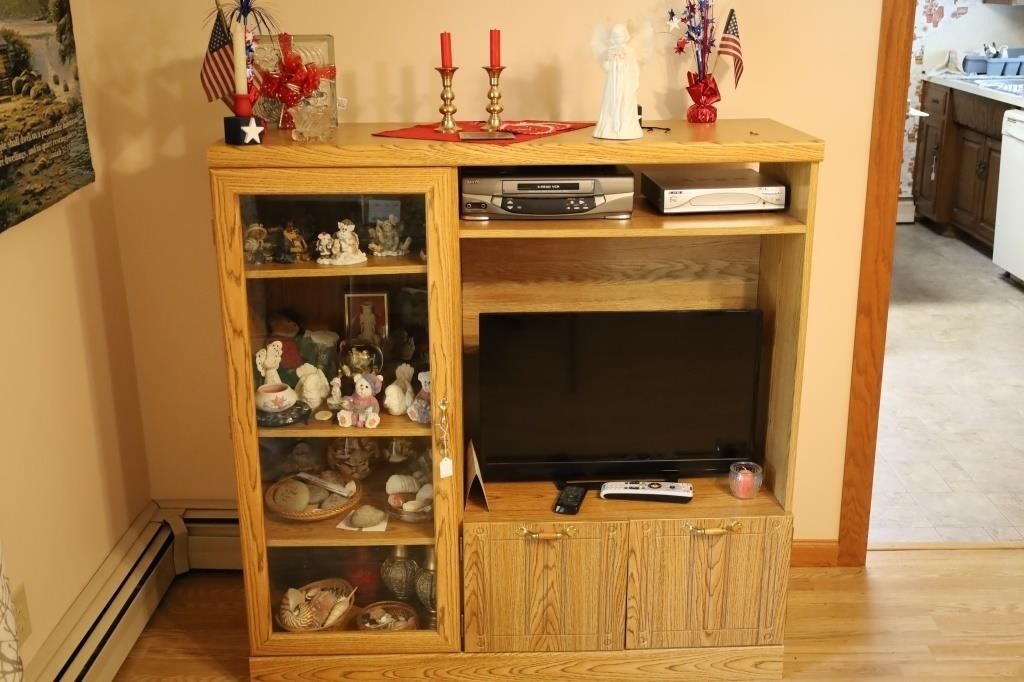 ENTERTAINMENT CENTER WITH FLAT SCREEN TV, DVD