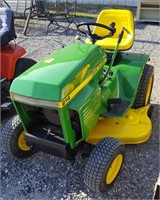 John Deere 214 Riding Lawn Tractor