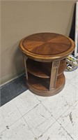 Nice 28"×28" round end table