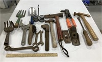 Tool lot w/ gardening tools