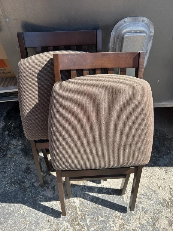 Lot of 2 Folding Chairs