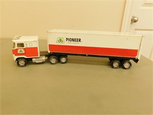 Pioneer metal Tractor / Trailer 21 in long