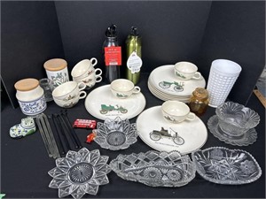 Snack set 8 place setting with matching cups,