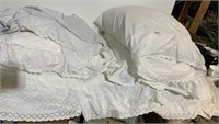 BED SET WITH PILLOWS FULL SZ. SHEET TOP