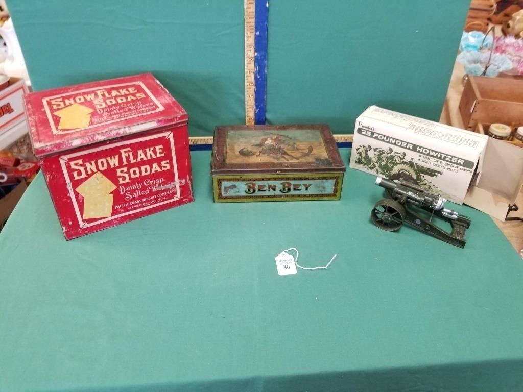 PREMIERS HOWITZER TOY IN BOX SNOWFLAKE CRACKER TIN