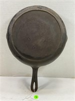 8 F stamped cast iron skillet with heat ring