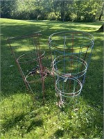 Metal tomato cages
