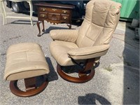 EKORNES STRESSLESS LEATHER RECLINER  AND STOOL