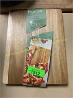 Figmint acacia wood cutting board
