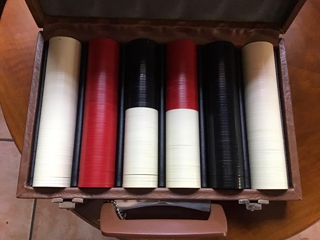 CASE WITH POKER CHIPS