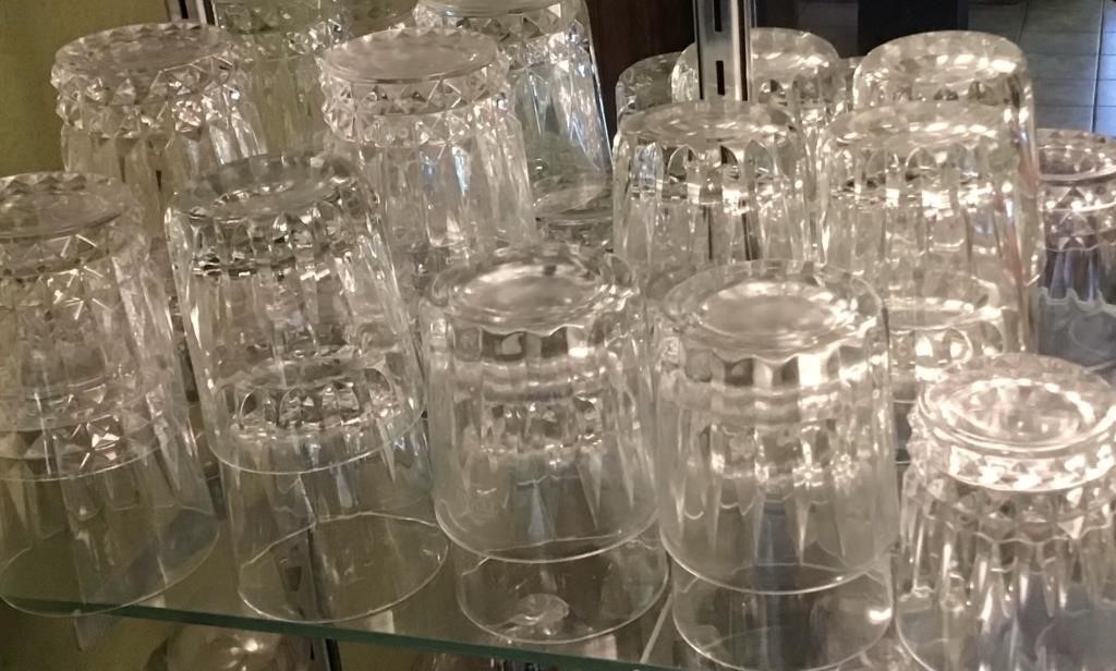 LOT OF DRINK TUMBLERS