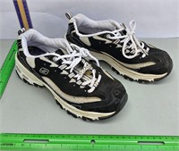 Size 7.5 Skechers shoes