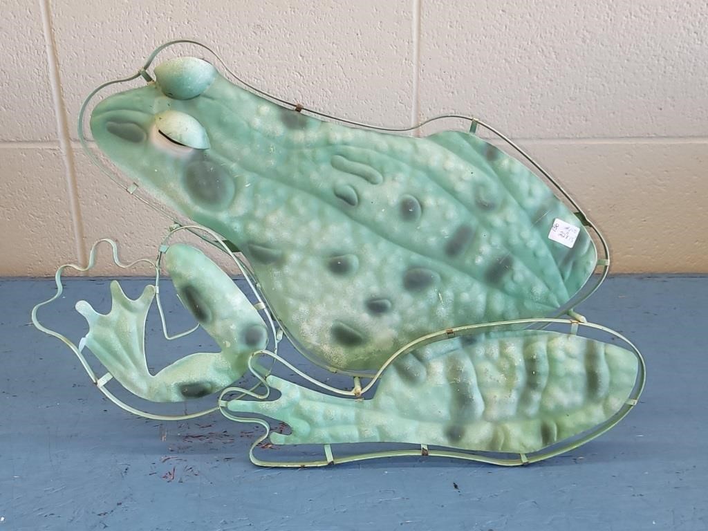 METAL FENCE FROG 22" X 15"