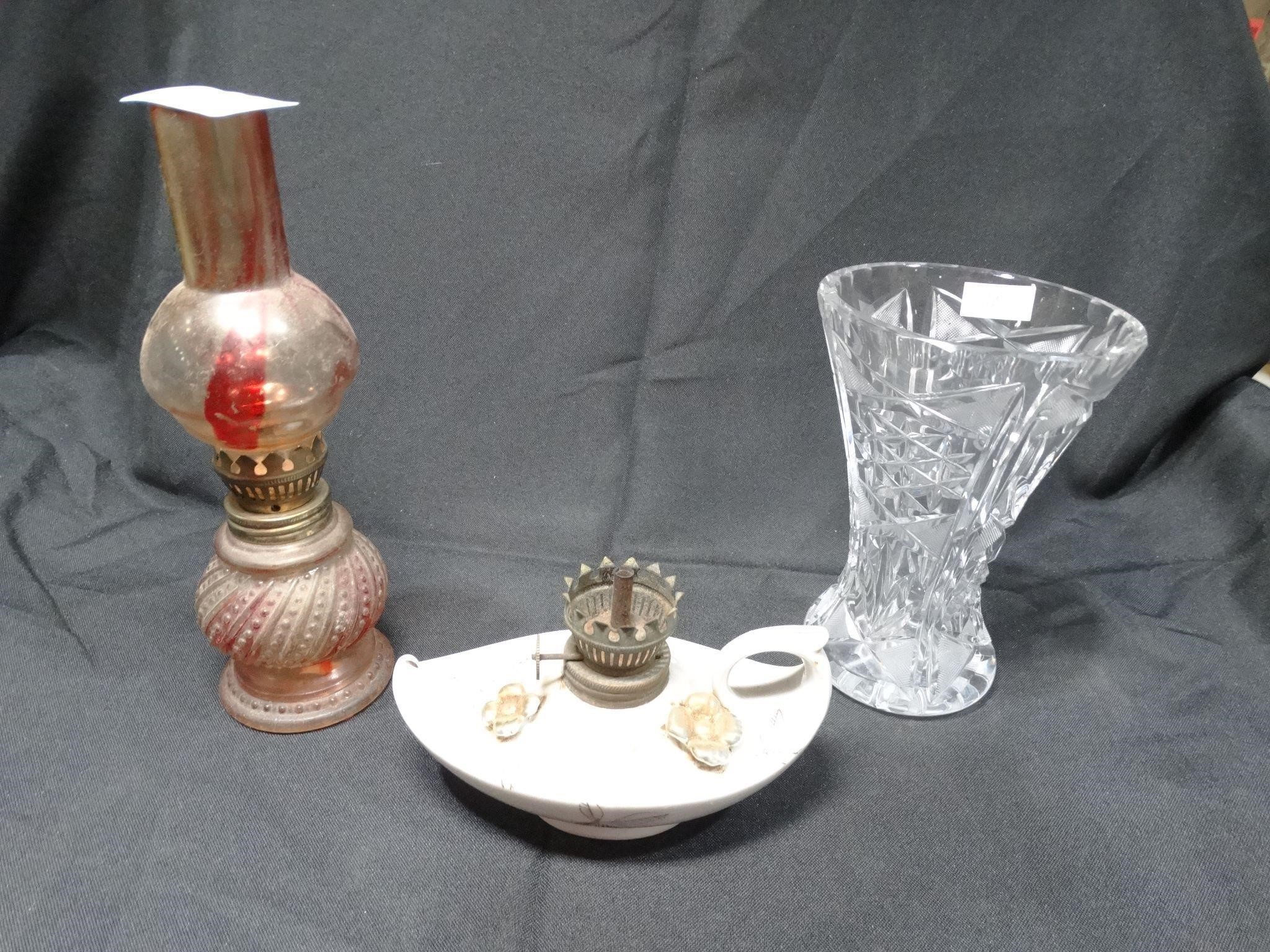 2 Small Lamps / Crystal Vase