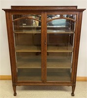 DESIRABLE 1910 OAK GLASS SIDED TWO DOOR DISPLAY