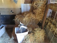 Straw Bedding, 4ft piece of tin