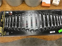 18 PC WRENCH SET