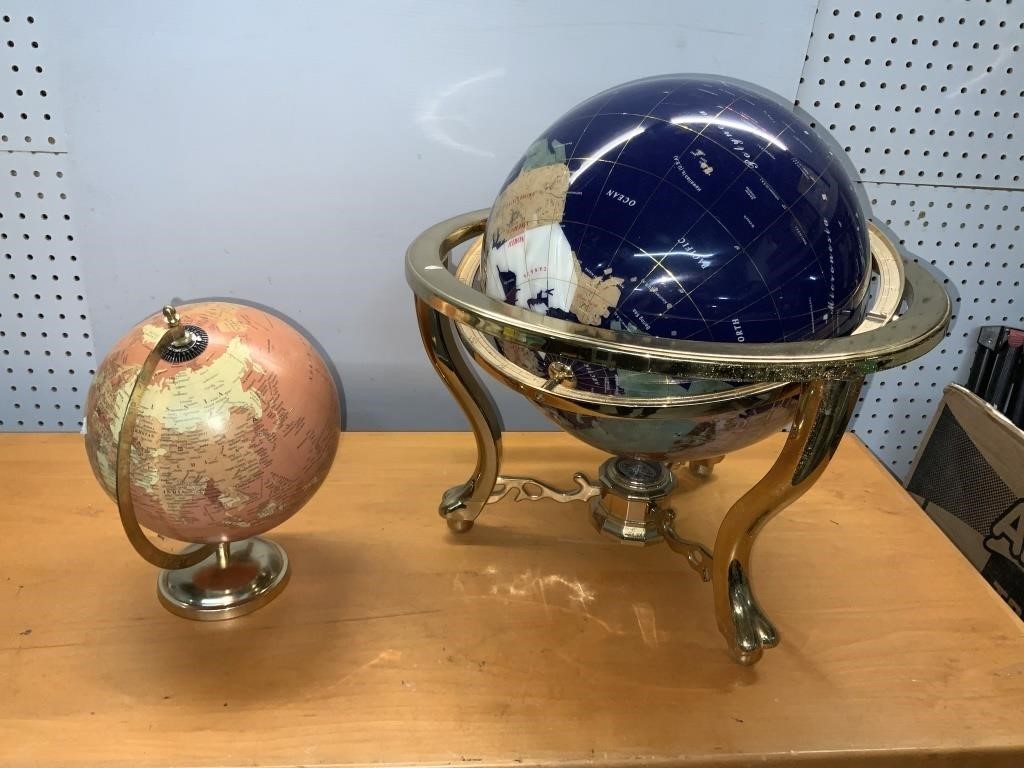 2 GLOBES 1 WITH STAND