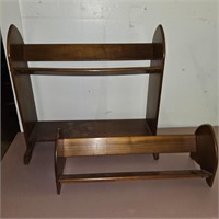 2 BOOK STANDS